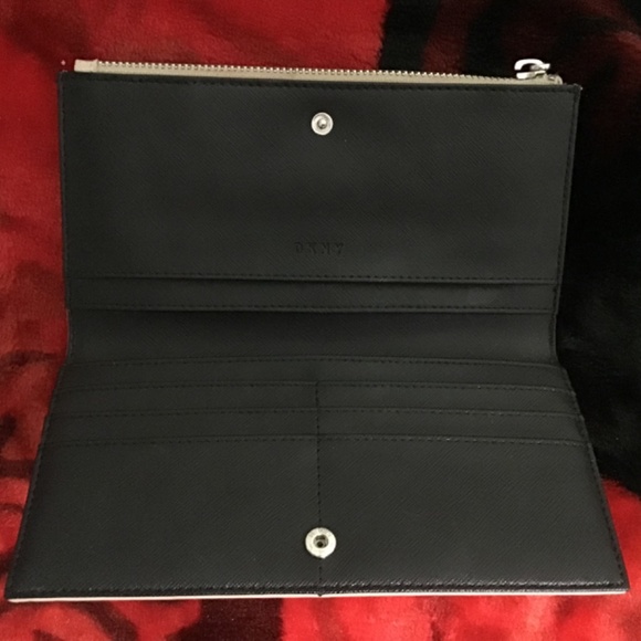 DKNY Cream womens wallet - Picture 3 of 3